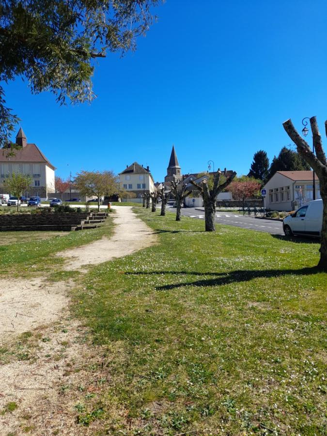 Maison En Ville Avec Terrasse Ensoleillee Et Wi-Fi Magnac-Laval Εξωτερικό φωτογραφία