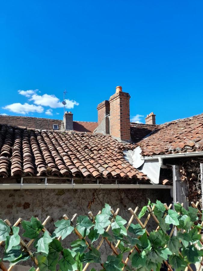 Maison En Ville Avec Terrasse Ensoleillee Et Wi-Fi Magnac-Laval Εξωτερικό φωτογραφία