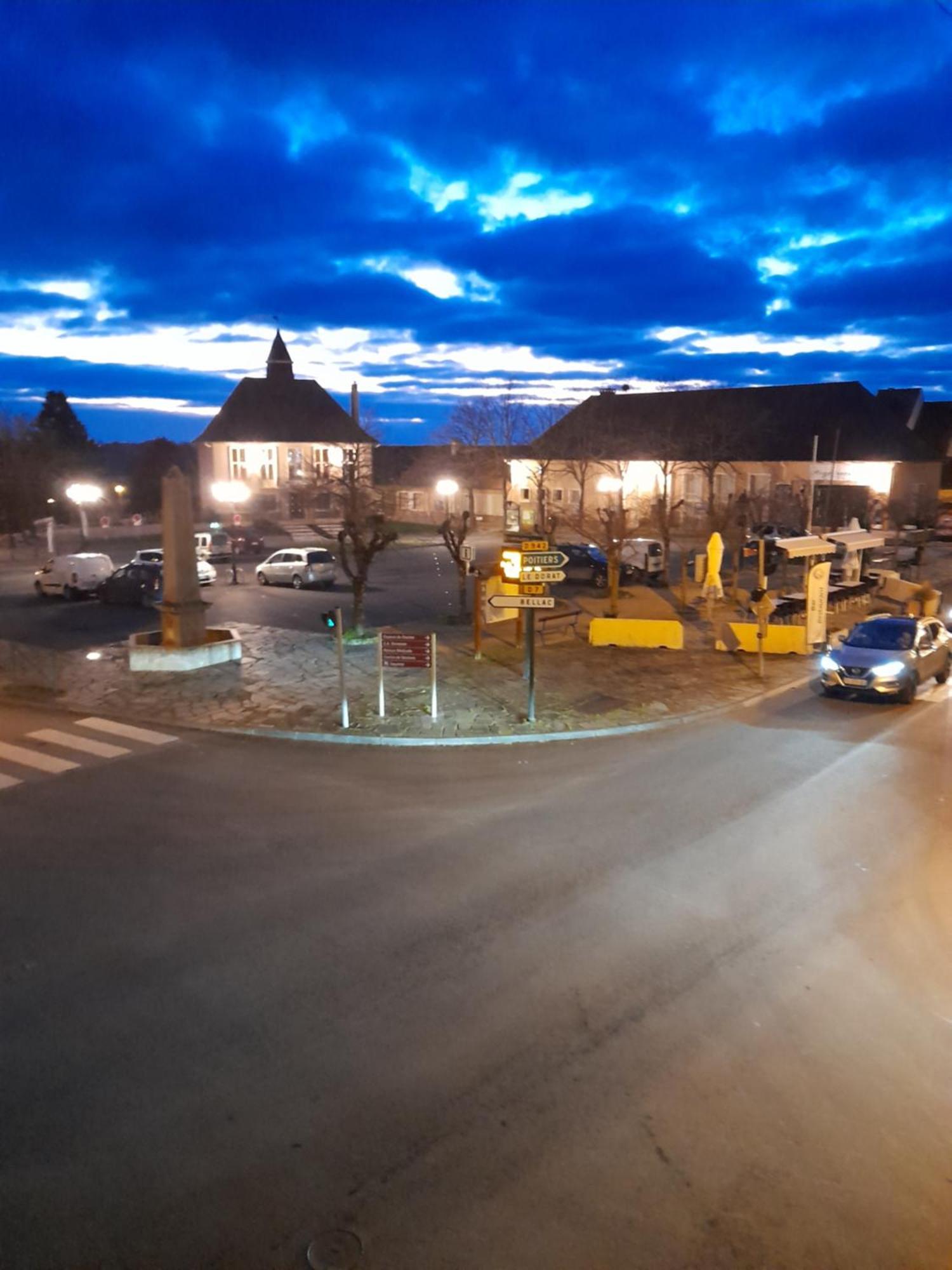 Maison En Ville Avec Terrasse Ensoleillee Et Wi-Fi Magnac-Laval Εξωτερικό φωτογραφία